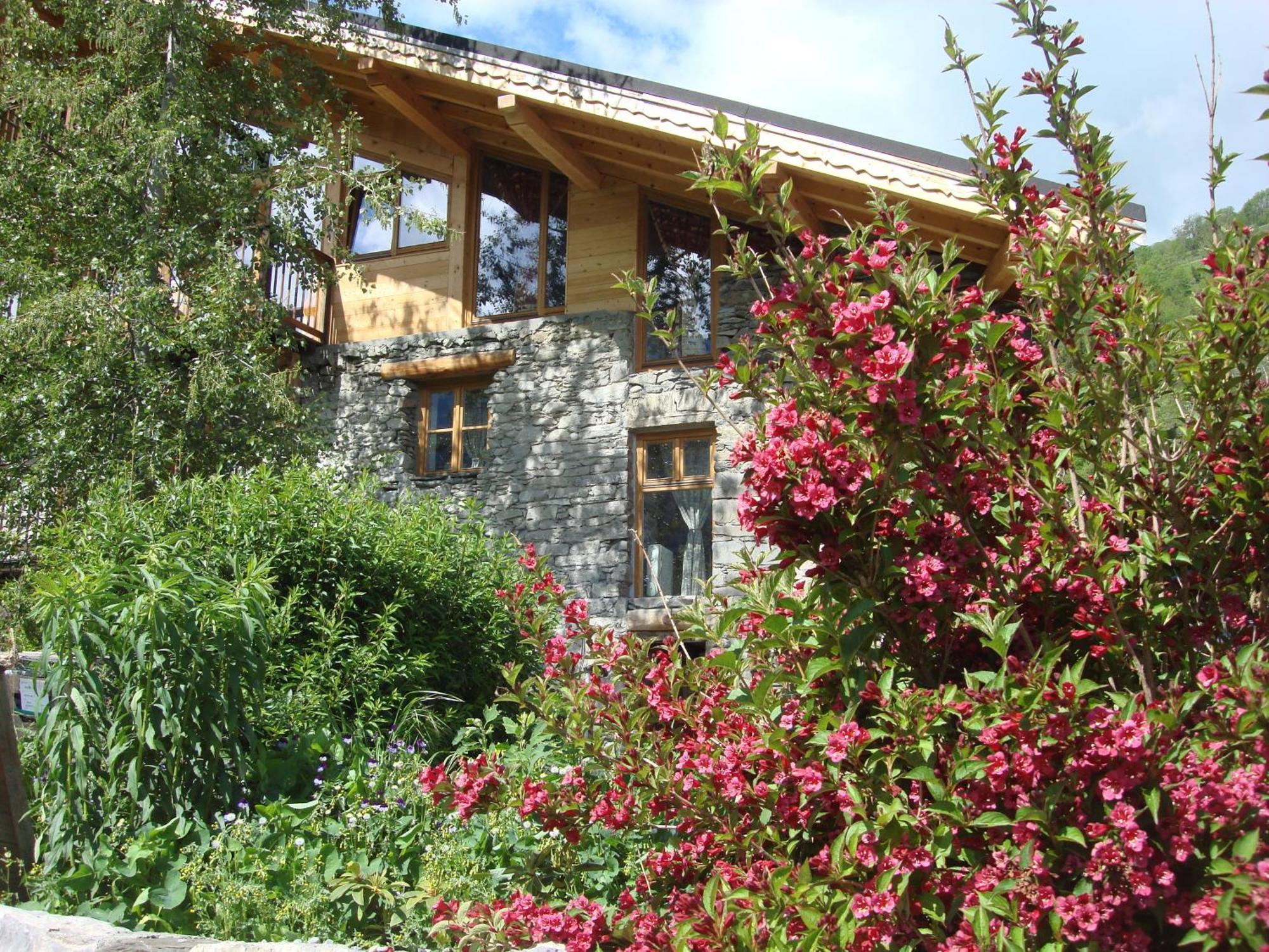 Le Chalet De Thalie Bed & Breakfast Bourg-Saint-Maurice Exterior photo